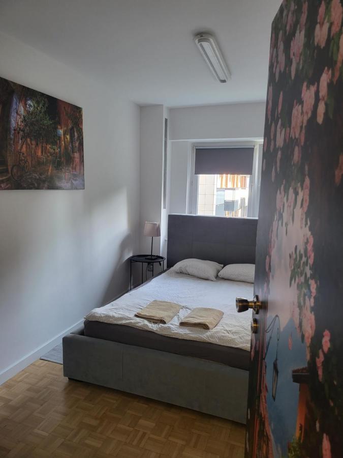 Studio Zelazna Rooms Near Old Town Warsaw Luaran gambar