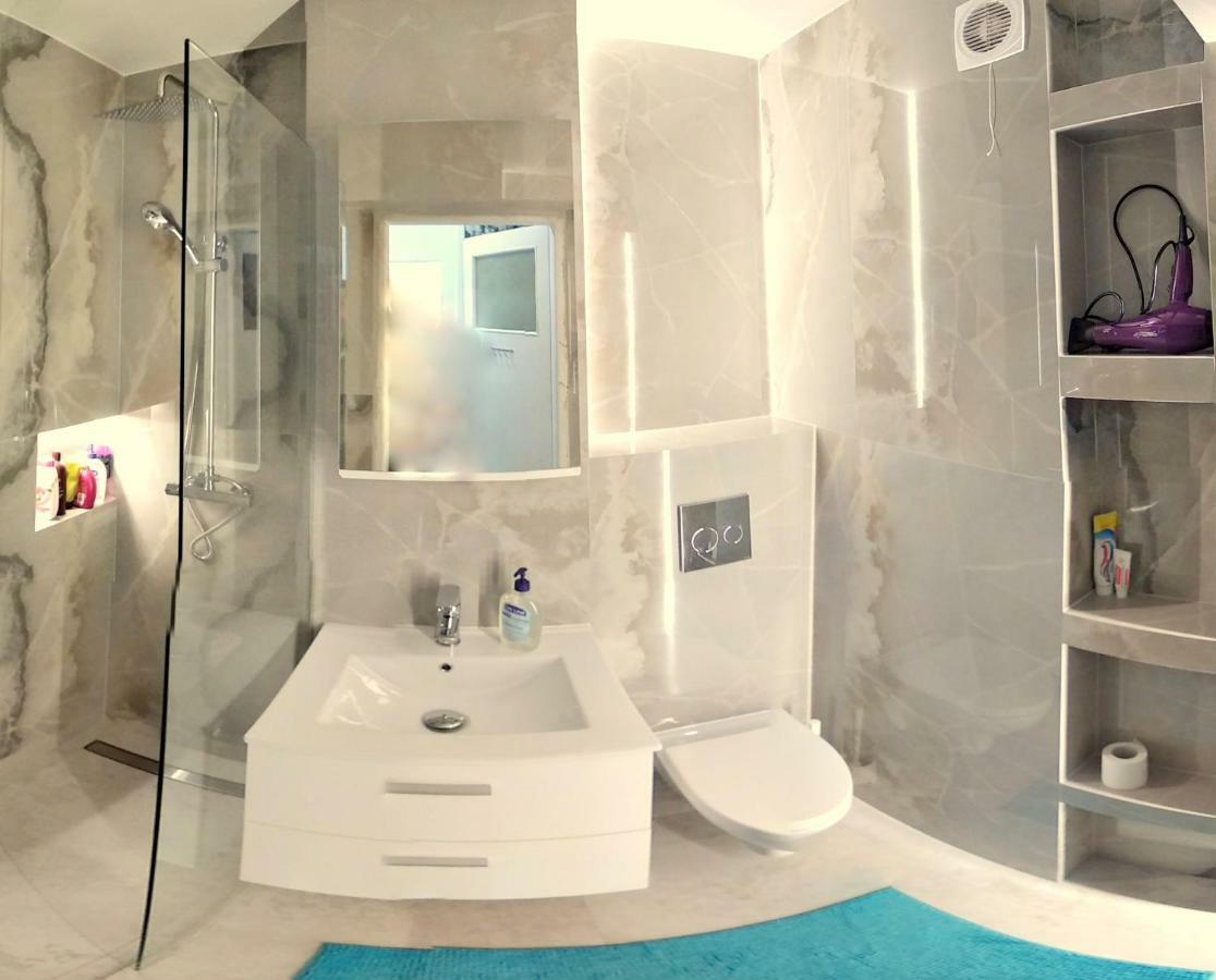 Studio Zelazna Rooms Near Old Town Warsaw Luaran gambar